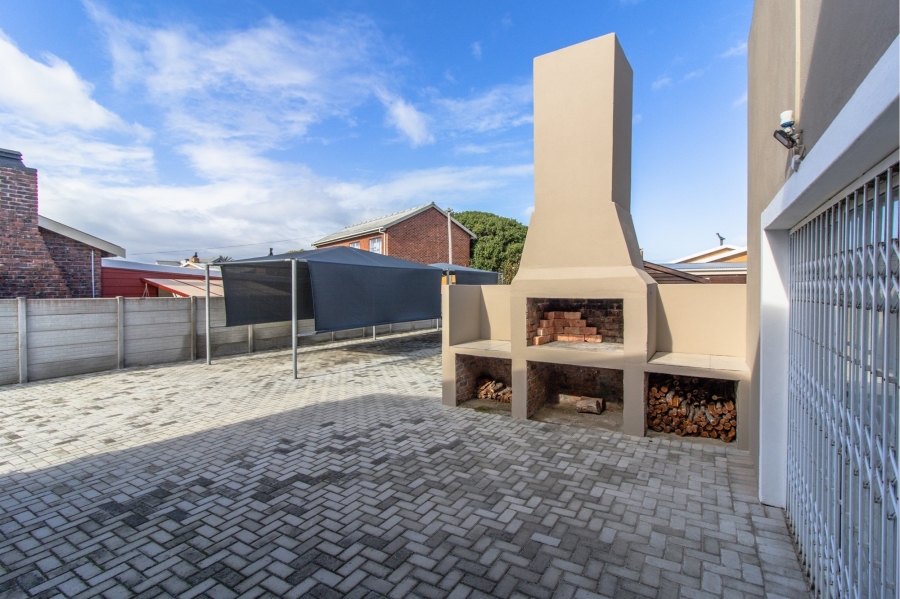 3 Bedroom Property for Sale in Franskraal Western Cape
